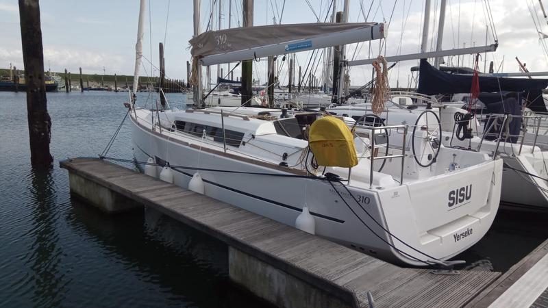 Book yachts online - sailboat - Dufour 310 Grand Large - Sisu - rent
