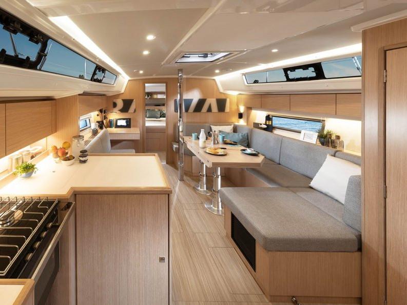 Book yachts online - sailboat - Bavaria C42 - Donuha - rent
