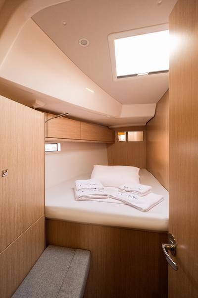 Book yachts online - sailboat - Bavaria Cruiser 46 - Afalina - rent