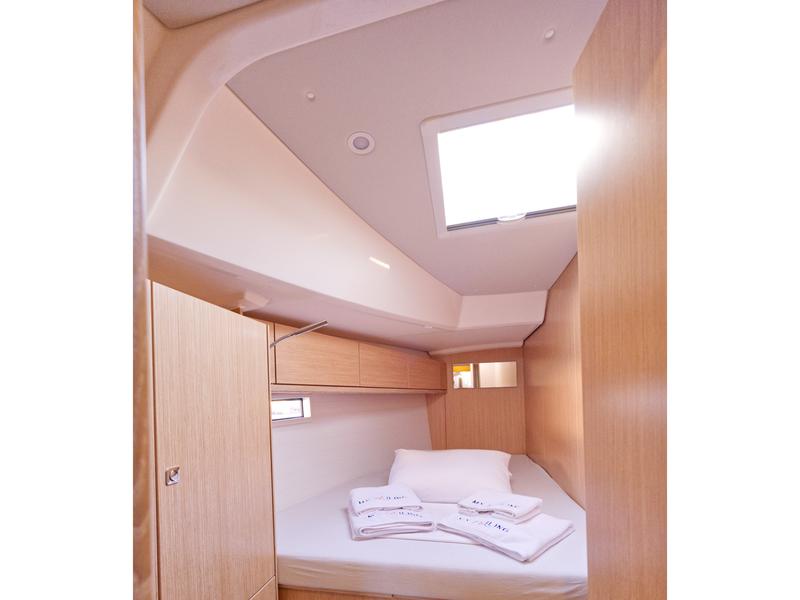 Book yachts online - sailboat - Bavaria Cruiser 46 - Afalina - rent