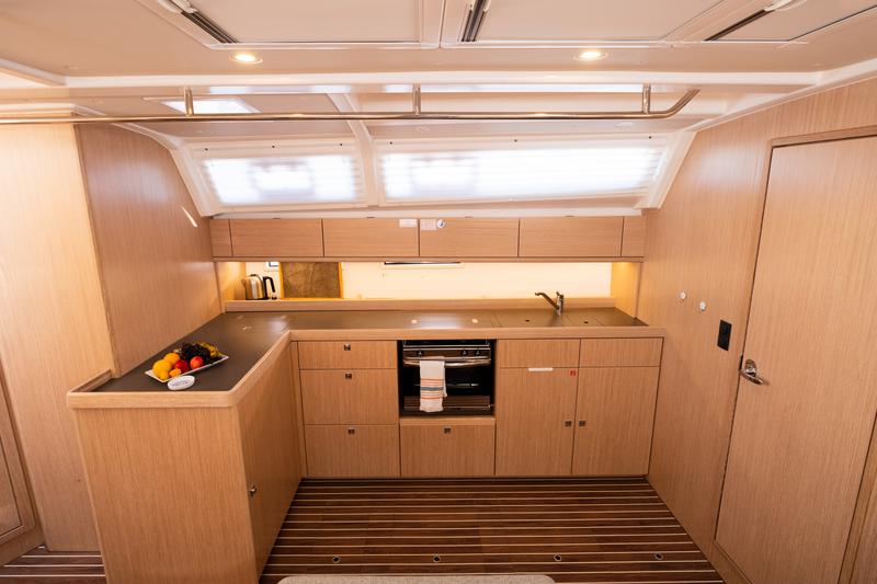 Book yachts online - sailboat - Bavaria Cruiser 46 - Afalina - rent