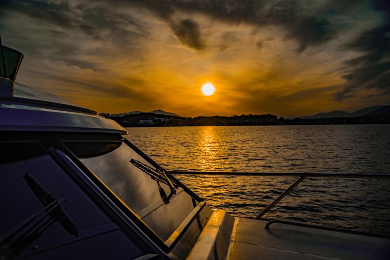 Book yachts online - motorboat - Princess F55 - Mirage - rent