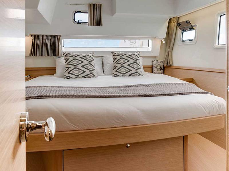 Book yachts online - catamaran - Lagoon 42 - Neverland - rent