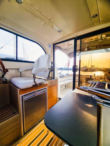Book yachts online - motorboat - Leidi 800R - Leidi D - rent