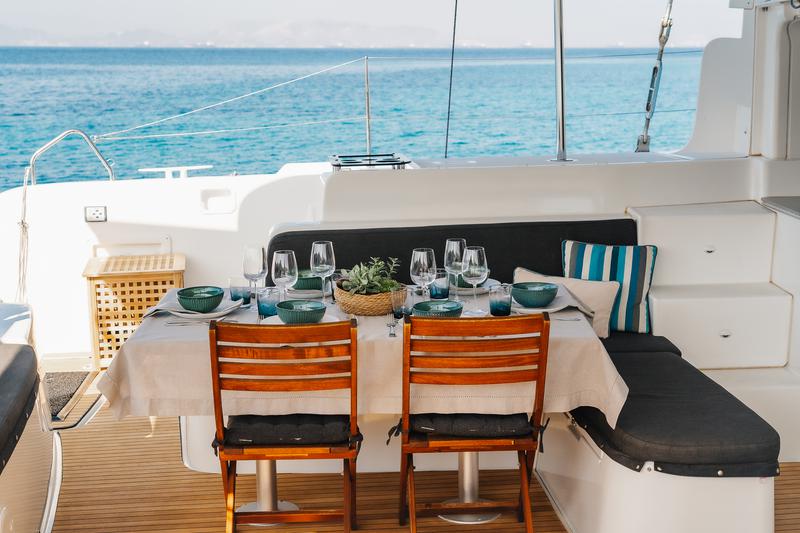 Book yachts online - catamaran - Lagoon 46 - OMNIA  - rent