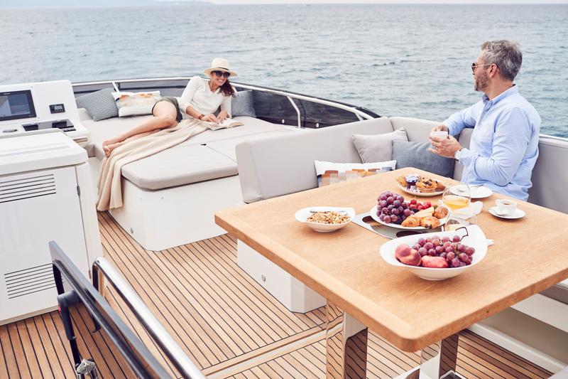 Book yachts online - motorboat - Prestige 520 - ORA G - rent