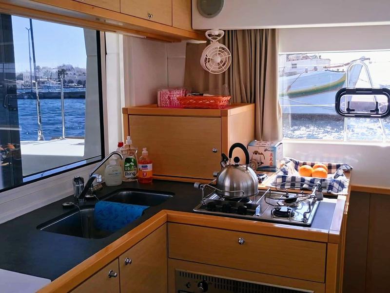 Book yachts online - catamaran - Lagoon 39 - Lion Royal - rent