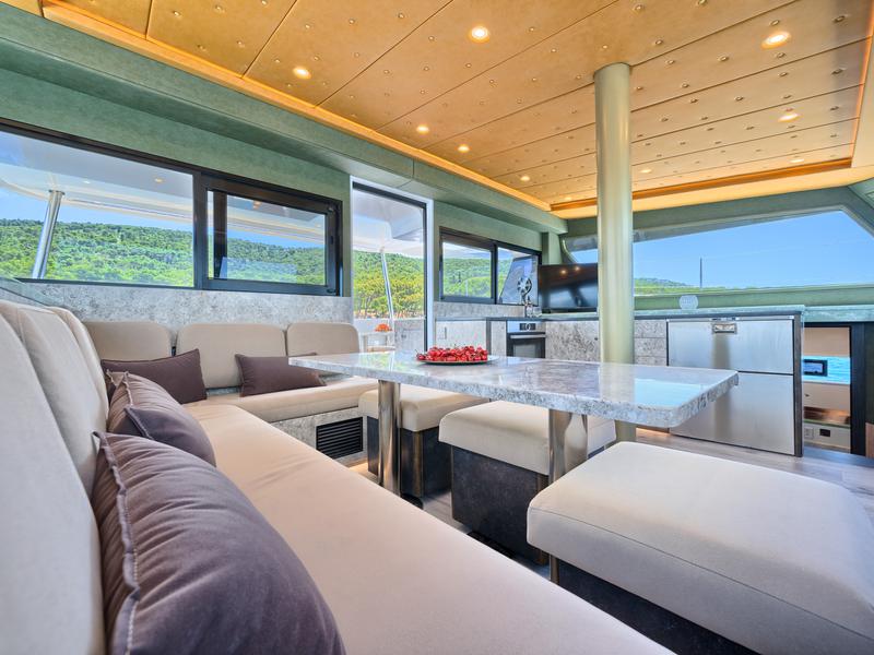 Book yachts online - catamaran - Luna 49 - Blue - rent