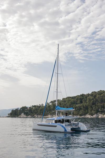 Book yachts online - catamaran - Luna 49 - Blue - rent