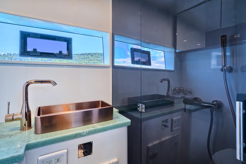 Book yachts online - catamaran - Luna 49 - Gold - rent