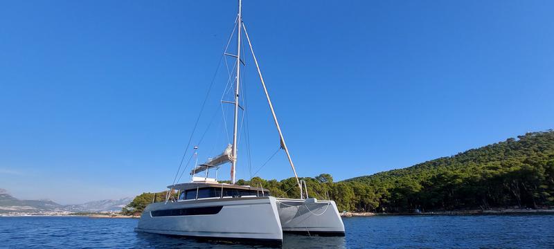 Book yachts online - catamaran - Luna 49 - Gold - rent