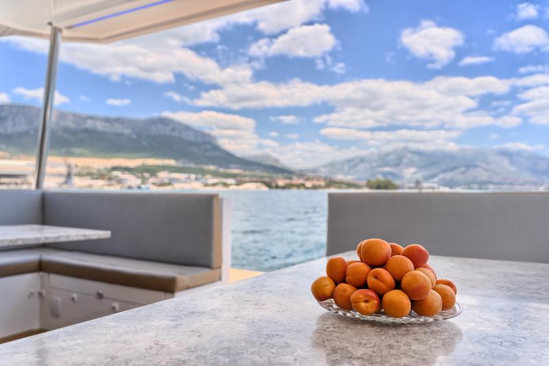 Book yachts online - catamaran - Luna 49 - Gold - rent
