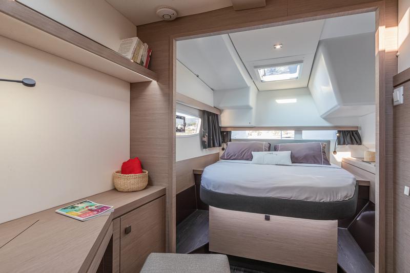 Book yachts online - catamaran - Isla 40 (A/C &amp; Watermaker &amp; Generator - 4+1 Cabins/4 Heads) - Anasa - rent