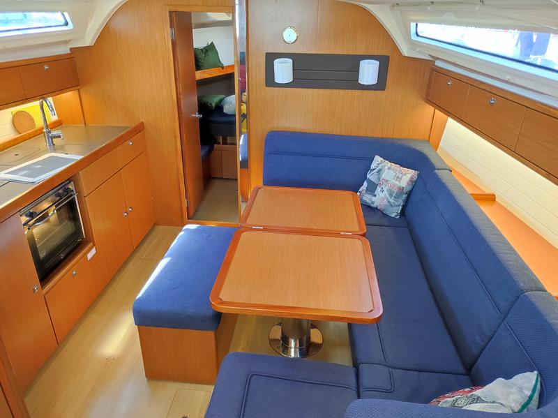 Book yachts online - sailboat - Bavaria Cruiser 41 - IOLI - rent