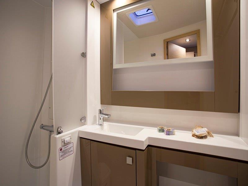 Book yachts online - catamaran - Saba 50 - Anna Isabella - rent