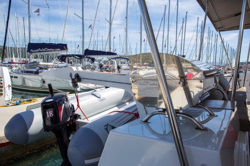 Book yachts online - catamaran - Saba 50 - Anna Isabella - rent