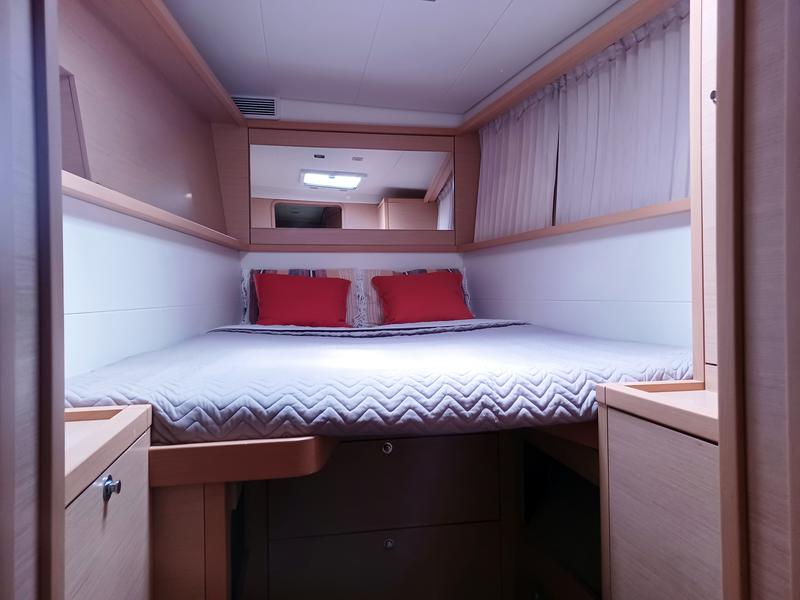 Book yachts online - catamaran - Lagoon 450 Fly - Pasha - rent