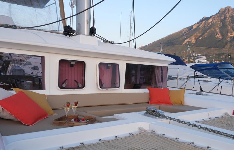 Book yachts online - catamaran - Lagoon 450 Fly - Pasha - rent