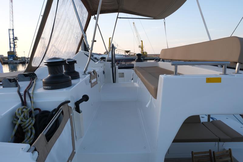 Book yachts online - catamaran - Lagoon 450 Fly - Pasha - rent