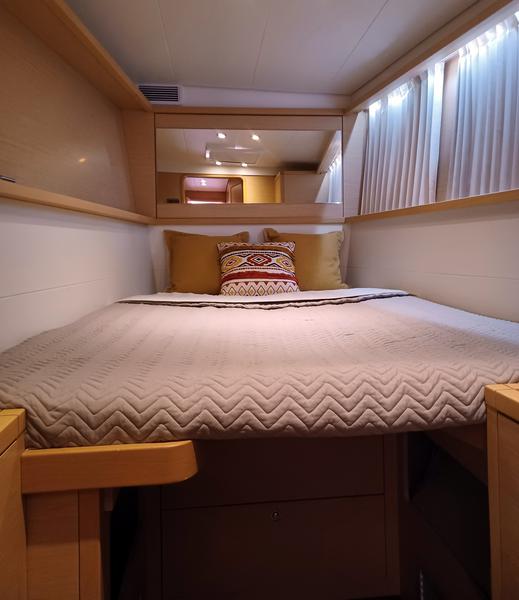 Book yachts online - catamaran - Lagoon 450 Fly - Pasha - rent