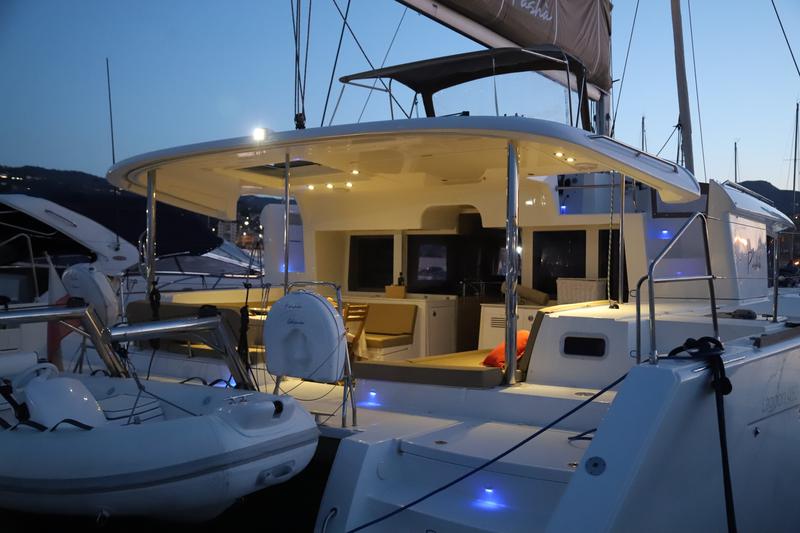 Book yachts online - catamaran - Lagoon 450 Fly - Pasha - rent