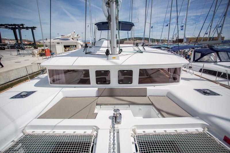 Book yachts online - catamaran - Lagoon 450 Fly - Pasha - rent