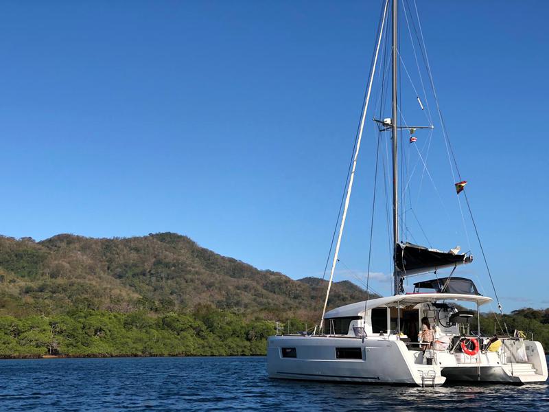 Book yachts online - catamaran - Lagoon 40 - Kat 40 - rent
