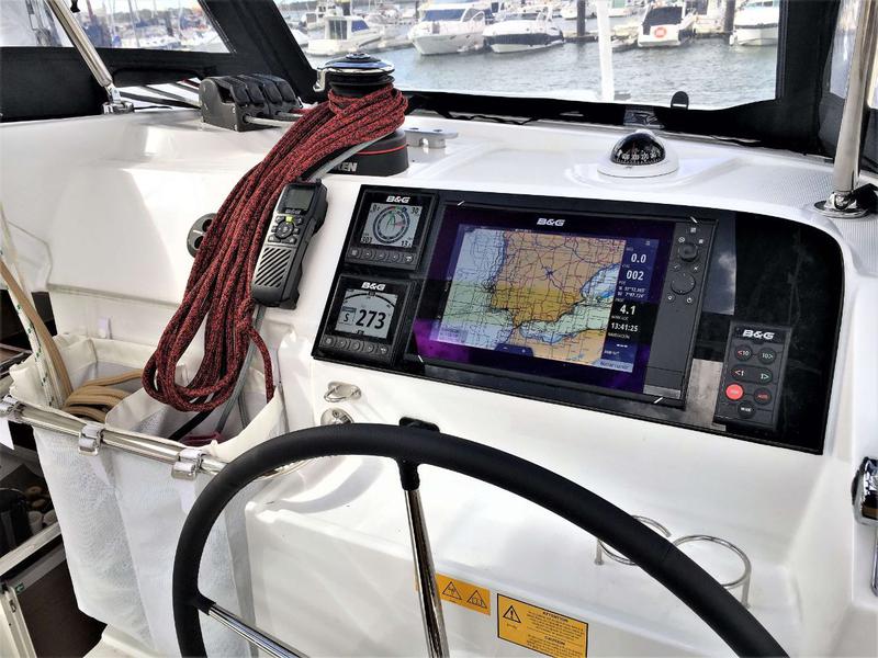 Book yachts online - catamaran - Lagoon 40 - Kat 40 - rent