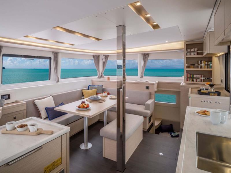 Book yachts online - catamaran - Lagoon 46 - Chica - rent