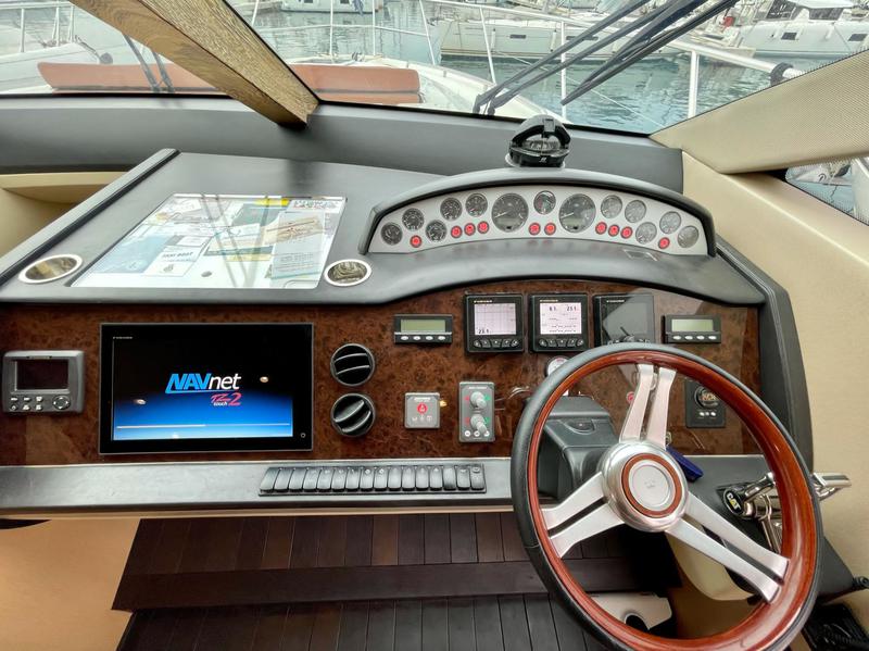 Book yachts online - motorboat - Princess 62 - Jako 62 - rent