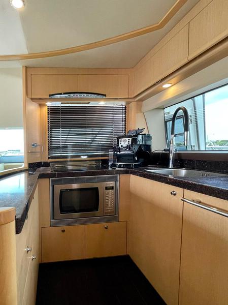 Book yachts online - motorboat - Princess 62 - Jako 62 - rent