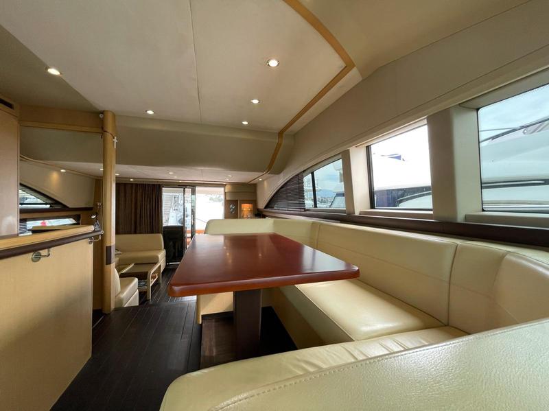 Book yachts online - motorboat - Princess 62 - Jako 62 - rent