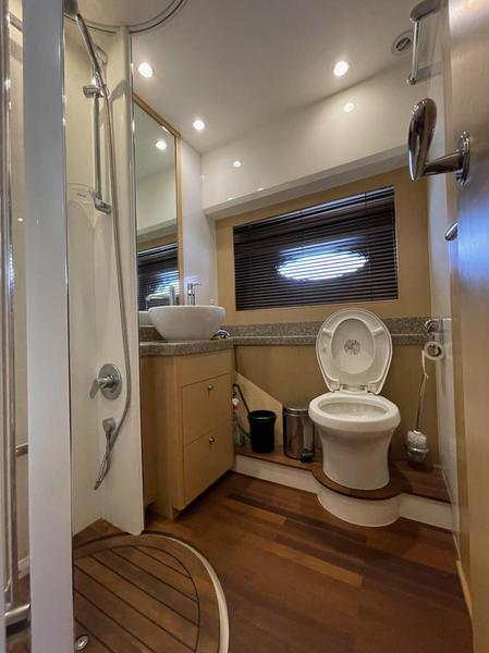 Book yachts online - motorboat - Princess 62 - Jako 62 - rent