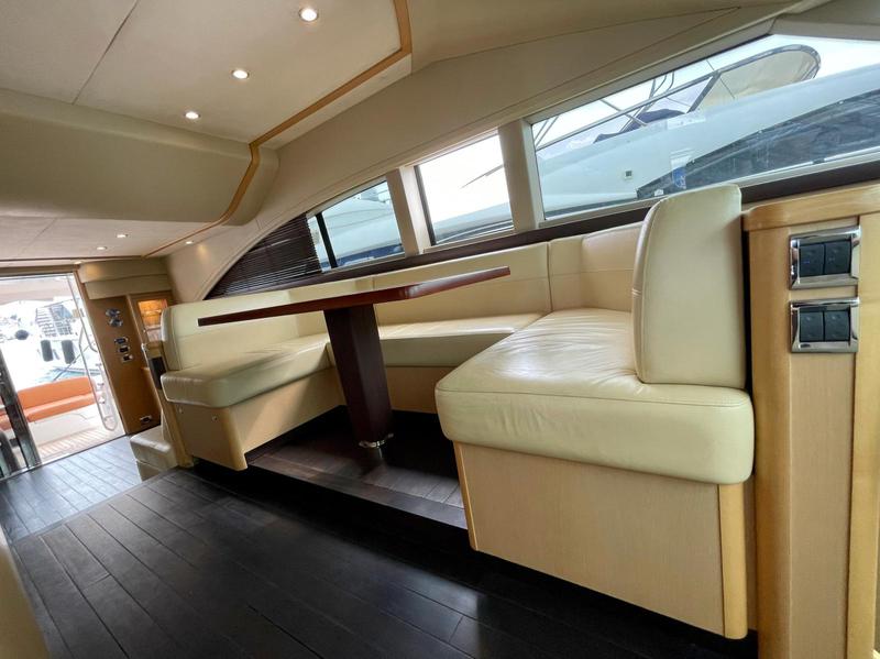 Book yachts online - motorboat - Princess 62 - Jako 62 - rent