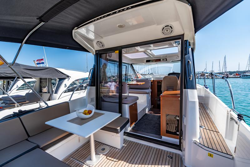 Book yachts online - motorboat - Merry Fisher 895 - Leonie - rent
