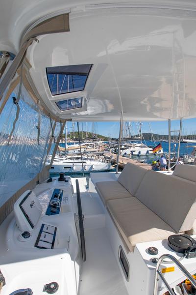 Book yachts online - catamaran - Lagoon 46 Owner Version - Unbound - rent