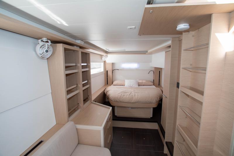 Book yachts online - catamaran - Lagoon 46 Owner Version - Unbound - rent