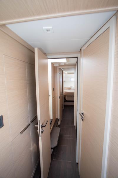 Book yachts online - catamaran - Lagoon 46 Owner Version - Unbound - rent