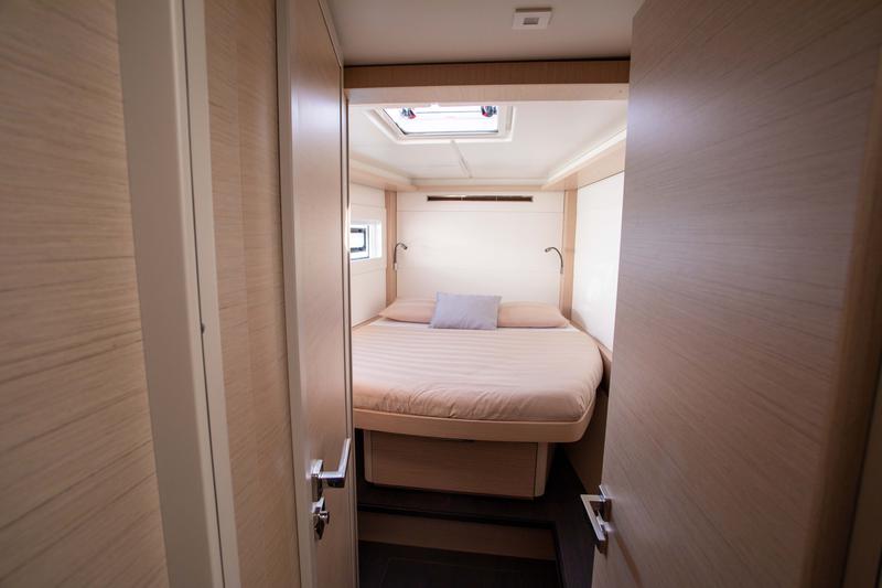 Book yachts online - catamaran - Lagoon 46 Owner Version - Unbound - rent