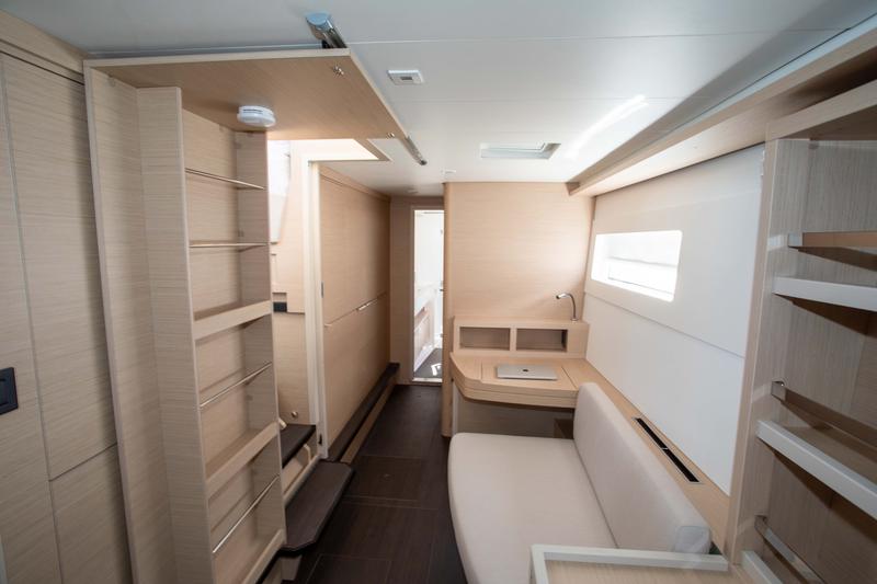 Book yachts online - catamaran - Lagoon 46 Owner Version - Unbound - rent
