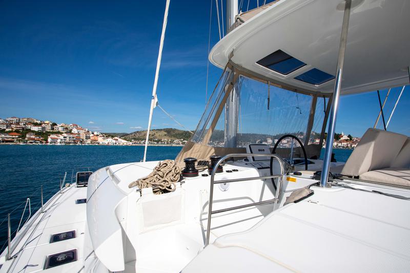 Book yachts online - catamaran - Lagoon 46 Owner Version - Unbound - rent