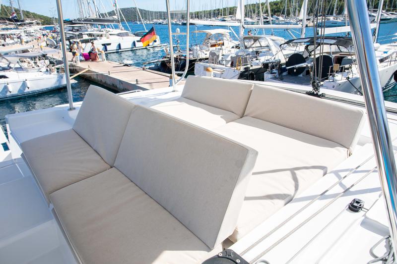 Book yachts online - catamaran - Lagoon 46 Owner Version - Unbound - rent