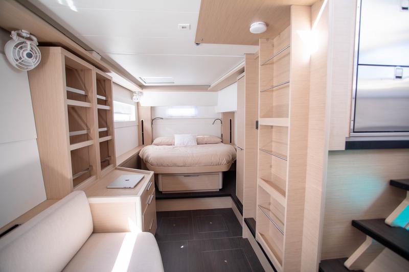 Book yachts online - catamaran - Lagoon 46 Owner Version - Unbound - rent