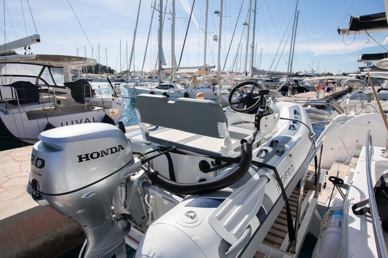 Book yachts online - catamaran - Lagoon 46 Owner Version - Unbound - rent
