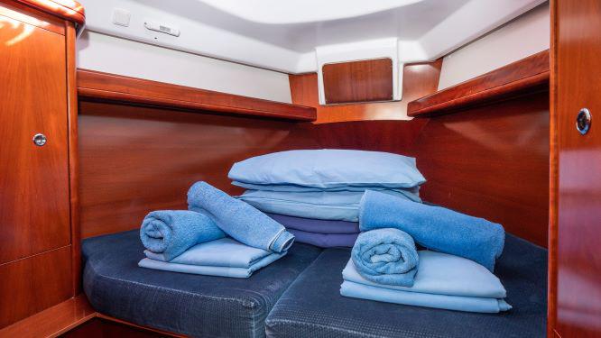 Book yachts online - sailboat - Beneteau Oceanis 343 - YAKUBU - rent