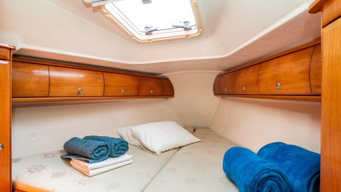 Book yachts online - sailboat - Bavaria Cruiser 32 - LILA - rent