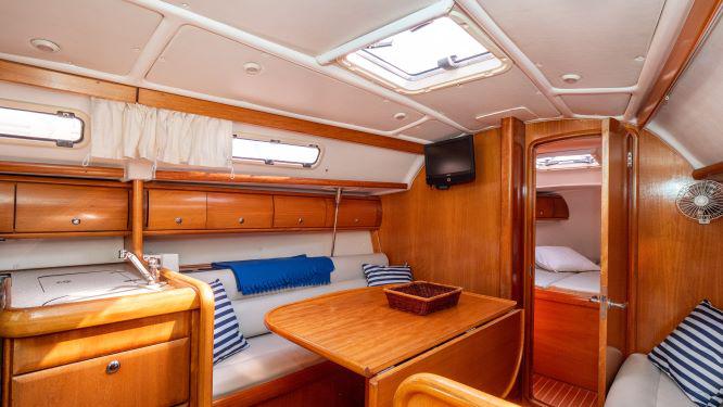 Book yachts online - sailboat - Bavaria Cruiser 32 - LILA - rent