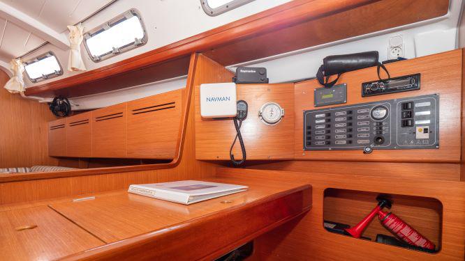Book yachts online - sailboat - Beneteau 43 - ROUALEYN - rent