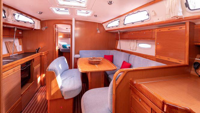 Book yachts online - sailboat - Bavaria Cruiser 40 - BUNNY GIRL - rent