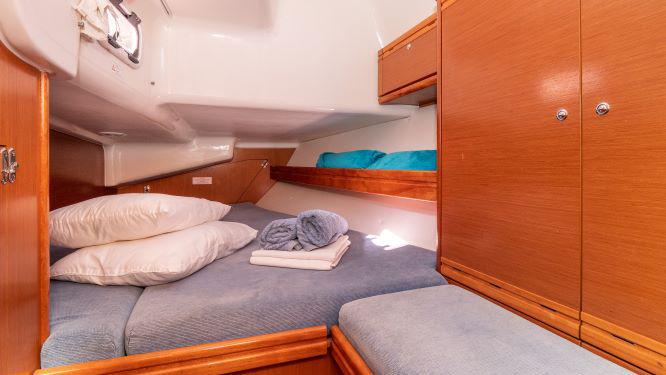 Book yachts online - sailboat - Bavaria Cruiser 40 - BUNNY GIRL - rent